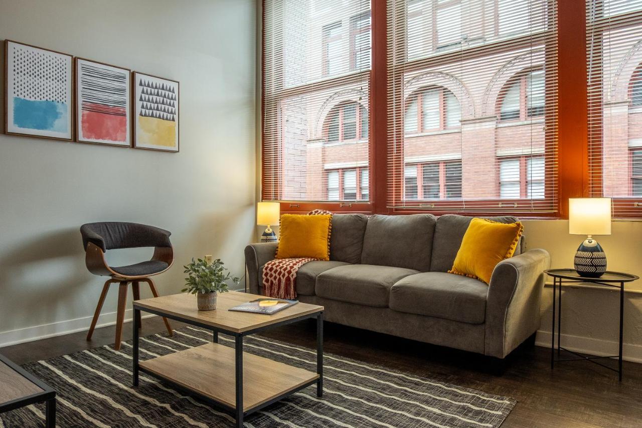 Frontdesk 300 Heinz St Apts