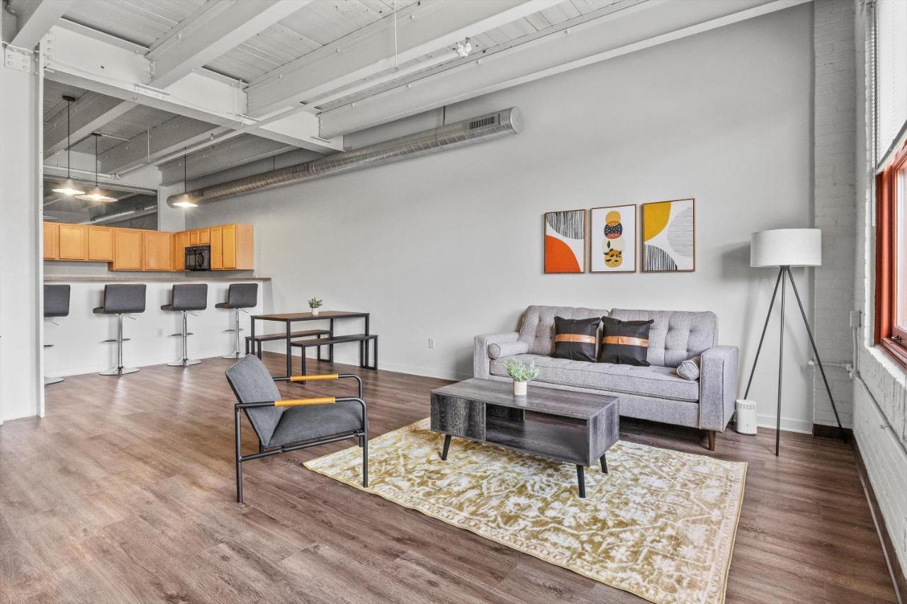 Frontdesk 300 Heinz St Apts Pittsburgh